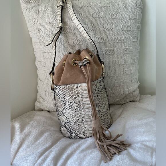 Snake Drawstring Bucket Bag - Picture 1 of 6